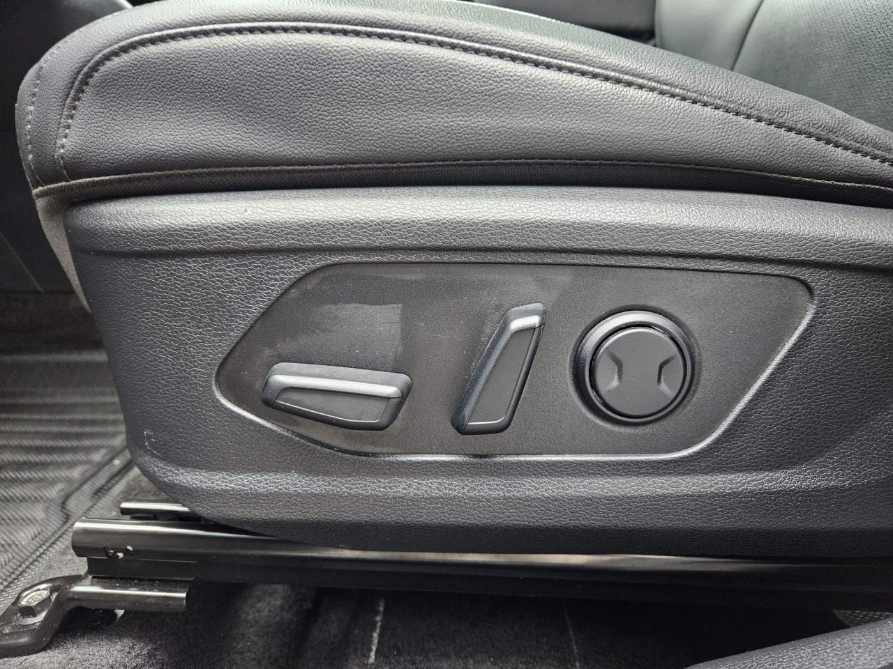 2025 Kia Sportage EX One Owner | AWD | Leather | Navigation | Sunroof | 18" Wheels Photo