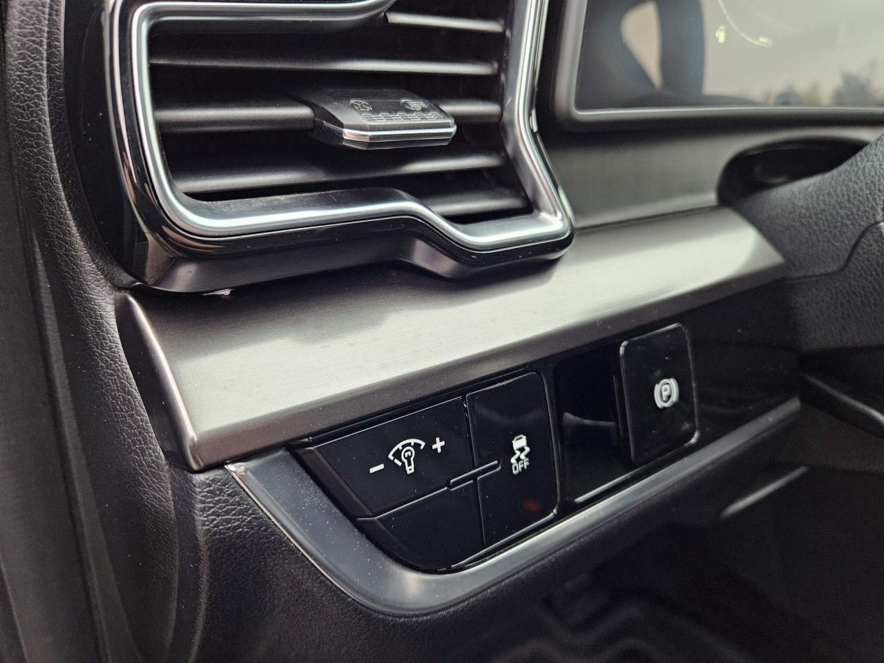 2025 Kia Sportage EX One Owner | AWD | Leather | Navigation | Sunroof | 18" Wheels Photo