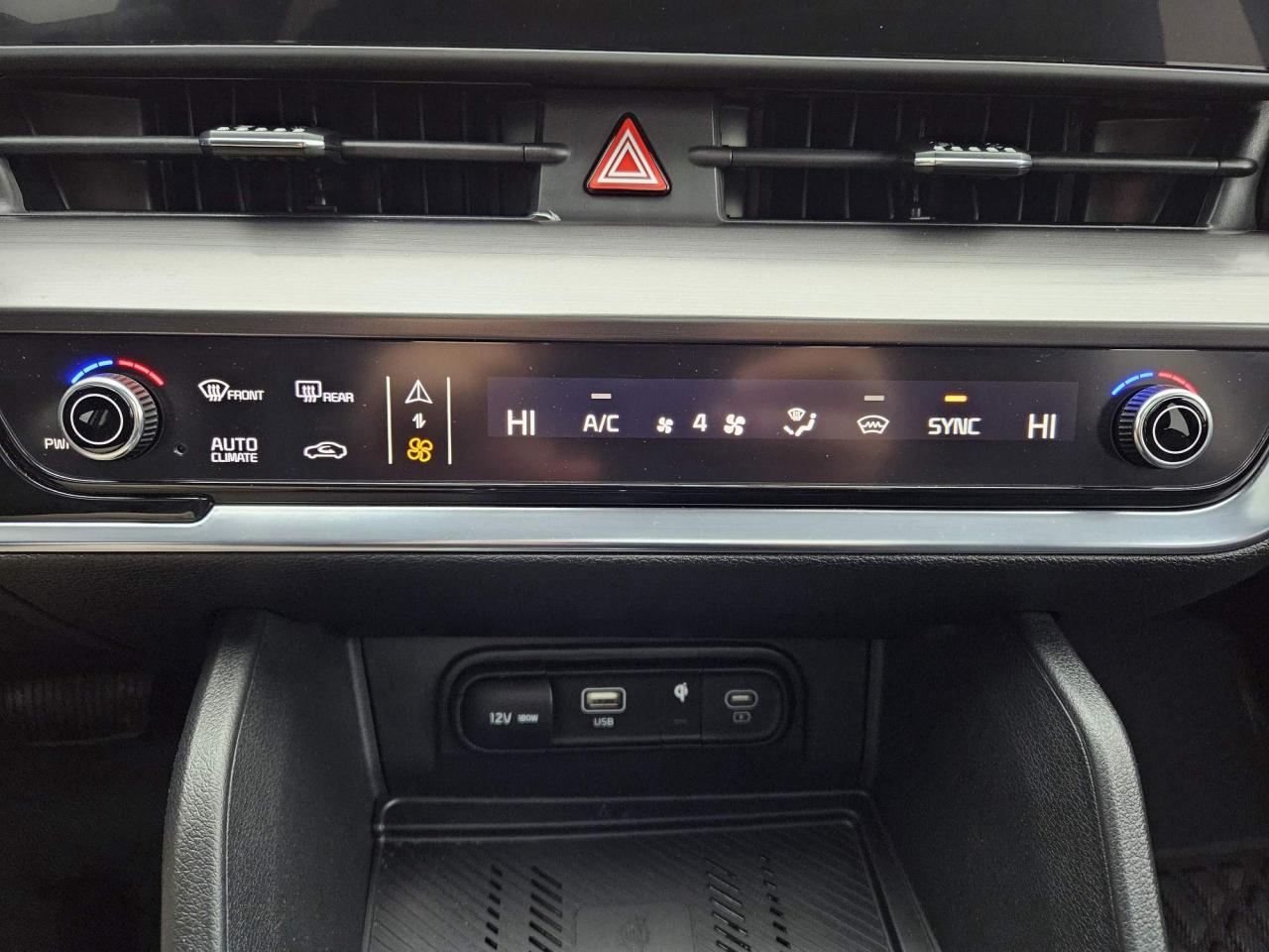 2025 Kia Sportage EX One Owner | AWD | Leather | Navigation | Sunroof | 18" Wheels Photo