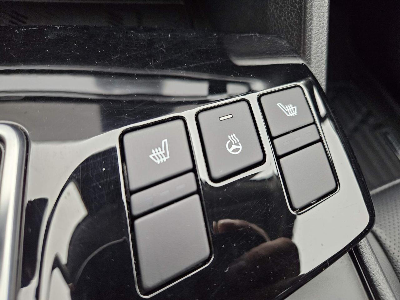 2025 Kia Sportage EX One Owner | AWD | Leather | Navigation | Sunroof | 18" Wheels Photo