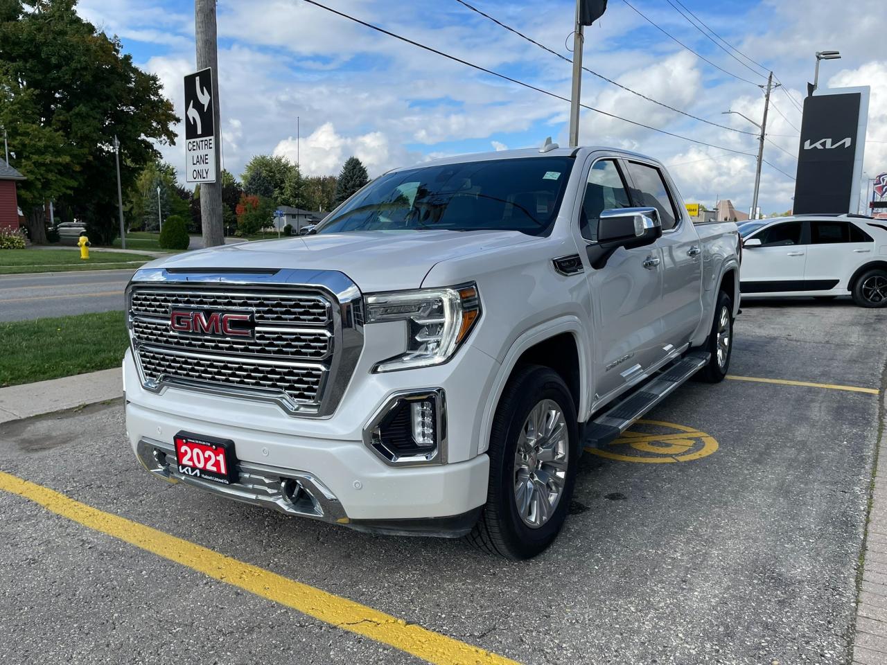 2021 GMC Sierra 1500 Denali HAL Certified | One Owner | Crew | Leather | Navigation | Sunroof | 20" Wheels Photo2