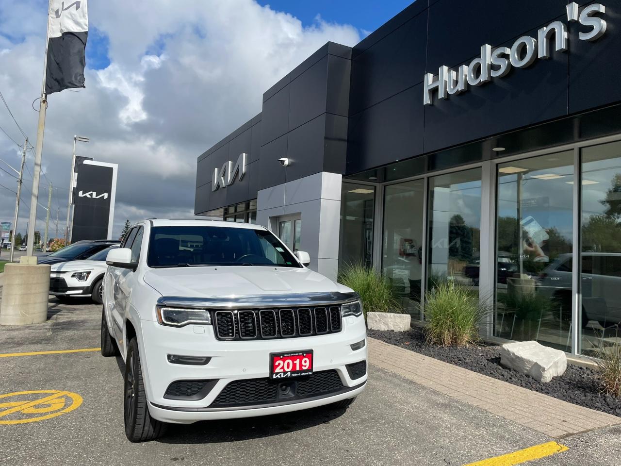 2019 Jeep Grand Cherokee Overland HAL Certified | One Owner | High Altitude | AWD | Leather | Navigation | Sunroof | 20" Wheels Photo