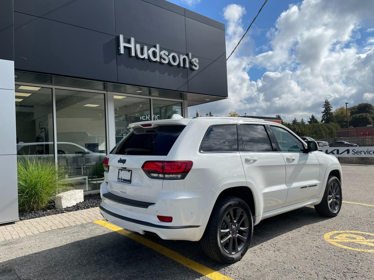 2019 Jeep Grand Cherokee Overland HAL Certified | One Owner | High Altitude | AWD | Leather | Navigation | Sunroof | 20" Wheels Photo4