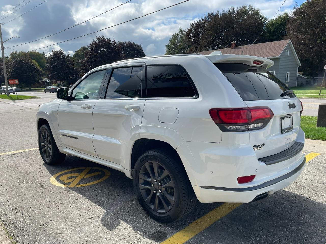 2019 Jeep Grand Cherokee Overland HAL Certified | One Owner | High Altitude | AWD | Leather | Navigation | Sunroof | 20" Wheels Photo