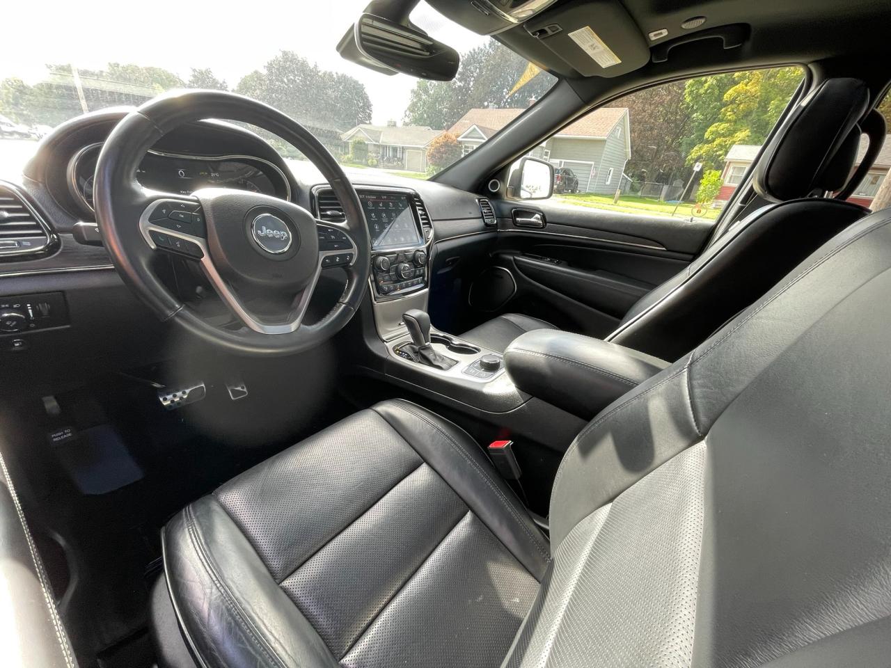 2019 Jeep Grand Cherokee Overland HAL Certified | One Owner | High Altitude | AWD | Leather | Navigation | Sunroof | 20" Wheels Photo