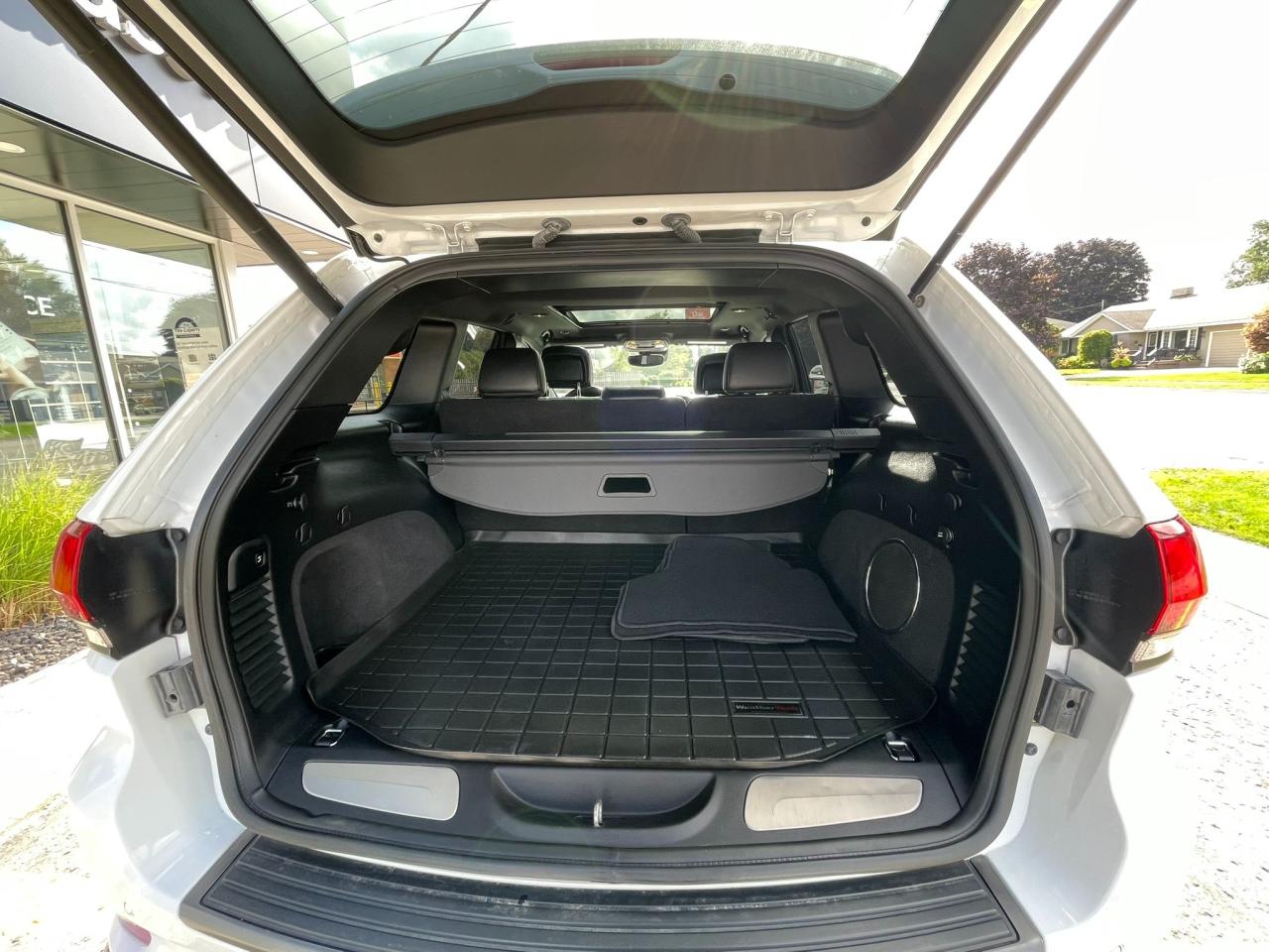 2019 Jeep Grand Cherokee Overland HAL Certified | One Owner | High Altitude | AWD | Leather | Navigation | Sunroof | 20" Wheels Photo