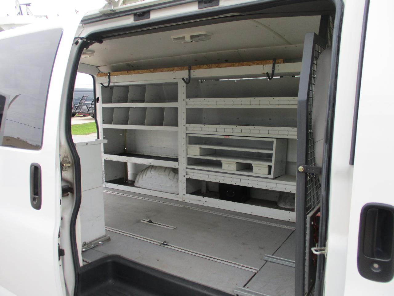 2007 GMC Savana Cargo Van RWD 2500 155" - Photo #8