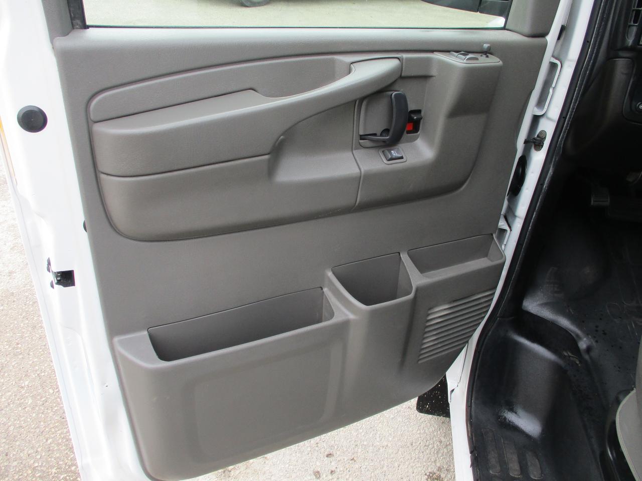2007 GMC Savana Cargo Van RWD 2500 155" - Photo #10