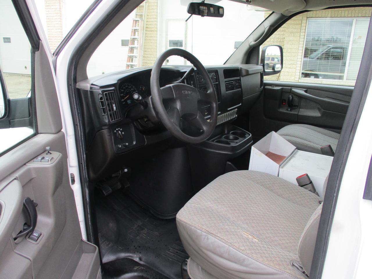 2007 GMC Savana Cargo Van RWD 2500 155" - Photo #9