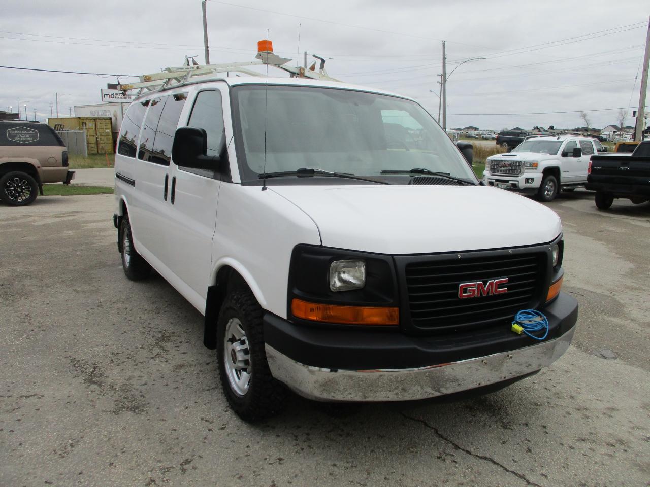 2007 GMC Savana Cargo Van RWD 2500 155" - Photo #3