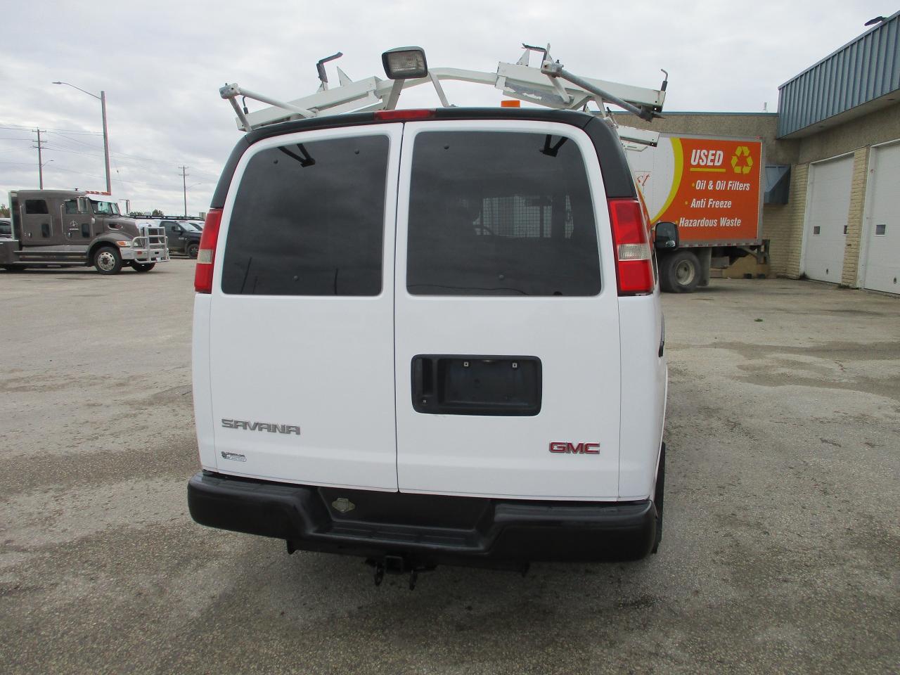 2007 GMC Savana Cargo Van RWD 2500 155" - Photo #6