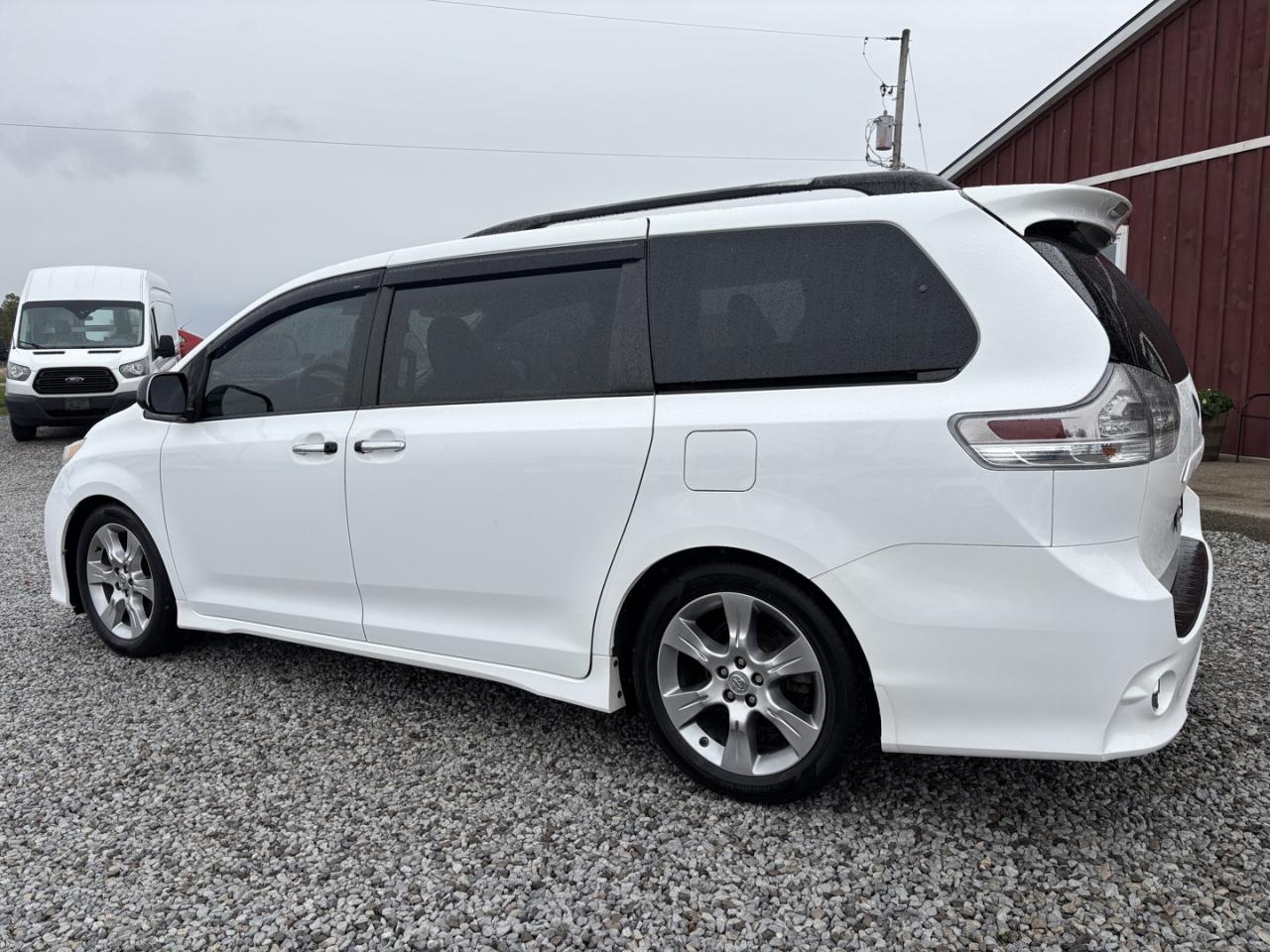 2013 Toyota Sienna SE Photo2