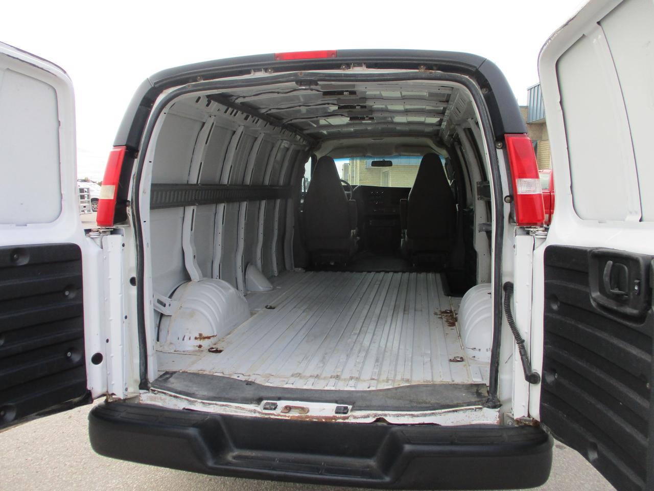 2019 Chevrolet Express Cargo Van RWD 2500 155" - Photo #6