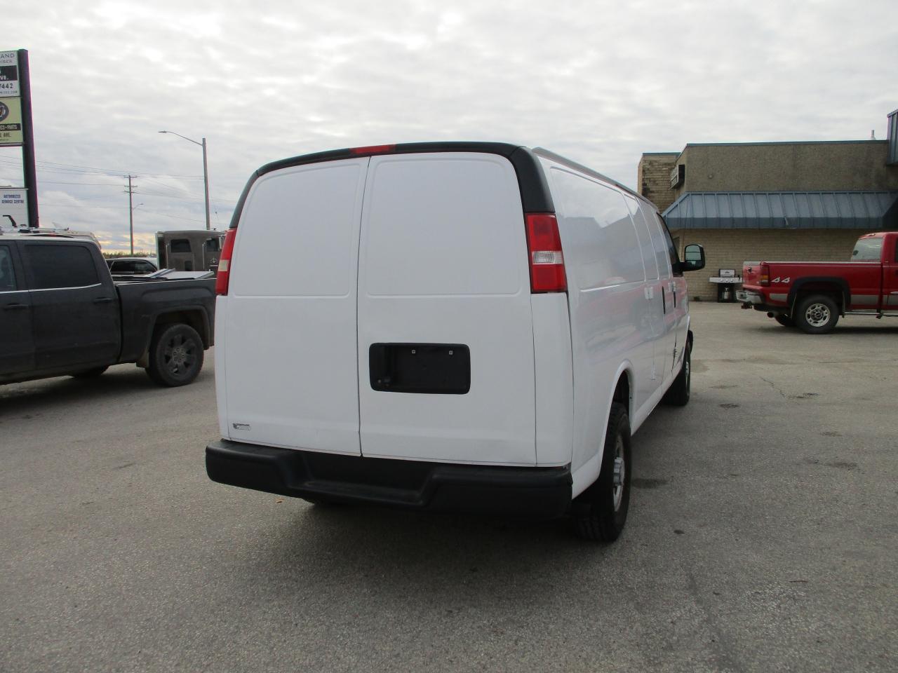 2019 Chevrolet Express Cargo Van RWD 2500 155" - Photo #5