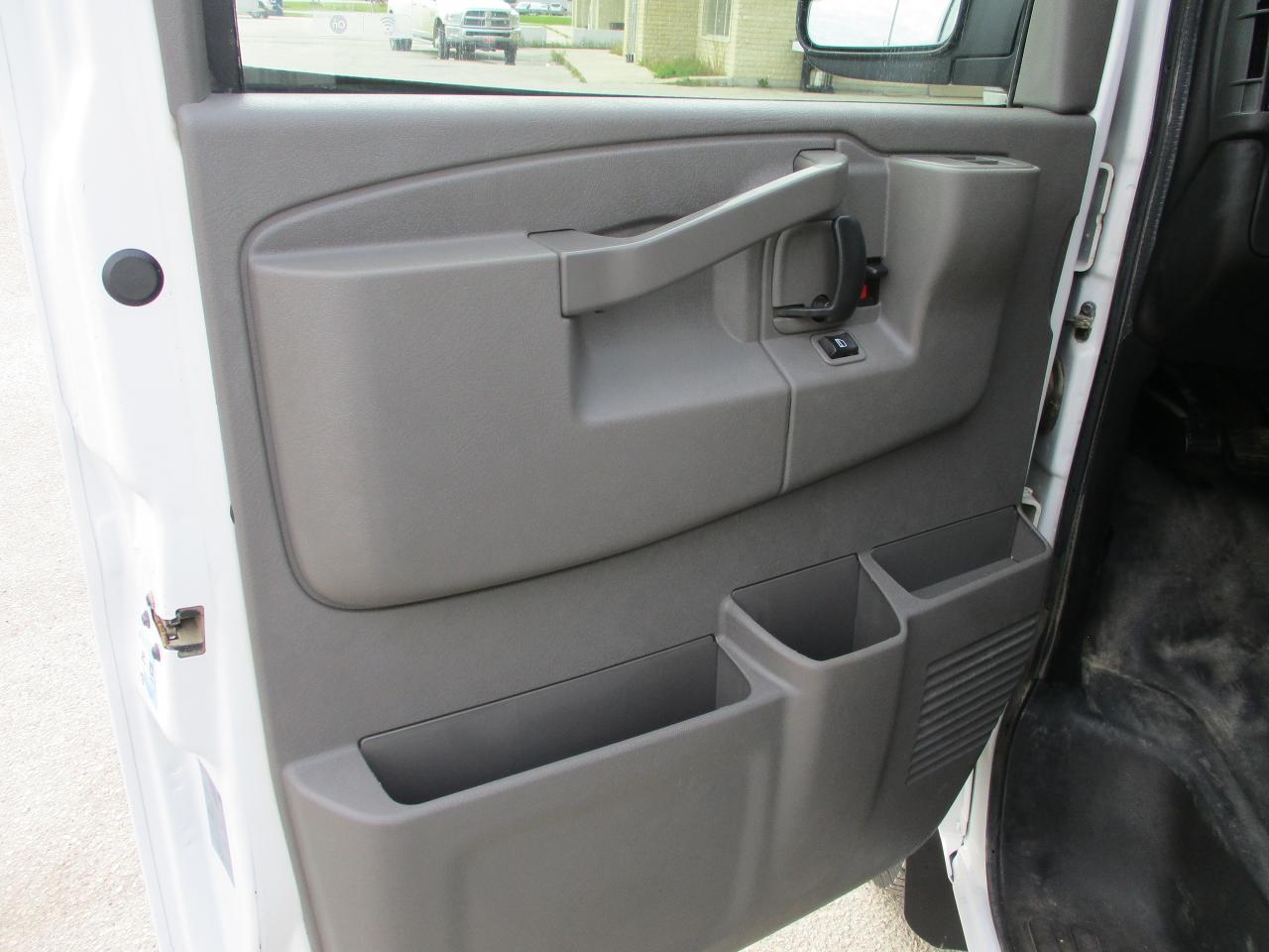 2019 Chevrolet Express Cargo Van RWD 2500 155" - Photo #8