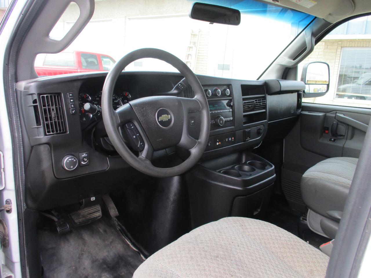 2019 Chevrolet Express Cargo Van RWD 2500 155" - Photo #7