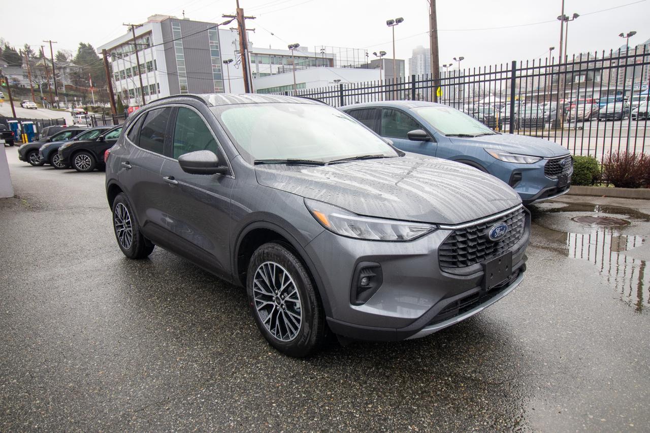 2026 Ford Escape PHEV FWD Hybrid Photo3