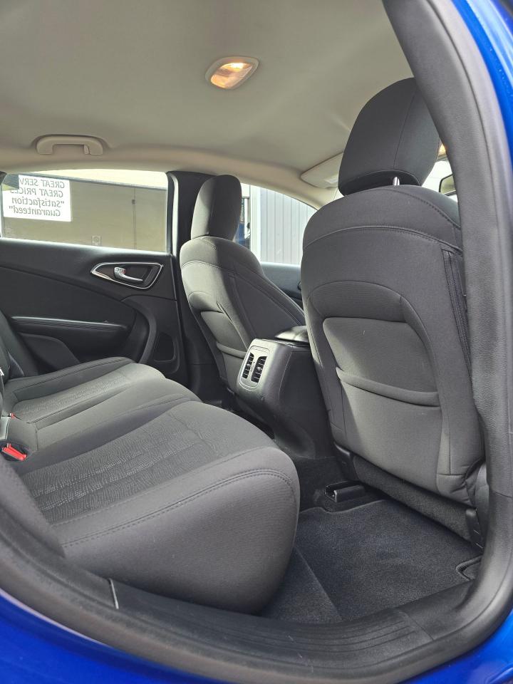 2016 Chrysler 200 4dr Sdn Limited FWD - Photo #7