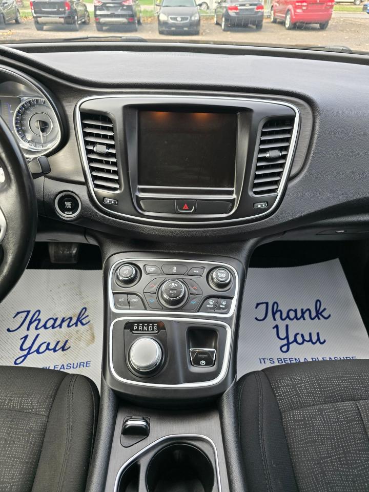 2016 Chrysler 200 4dr Sdn Limited FWD - Photo #8