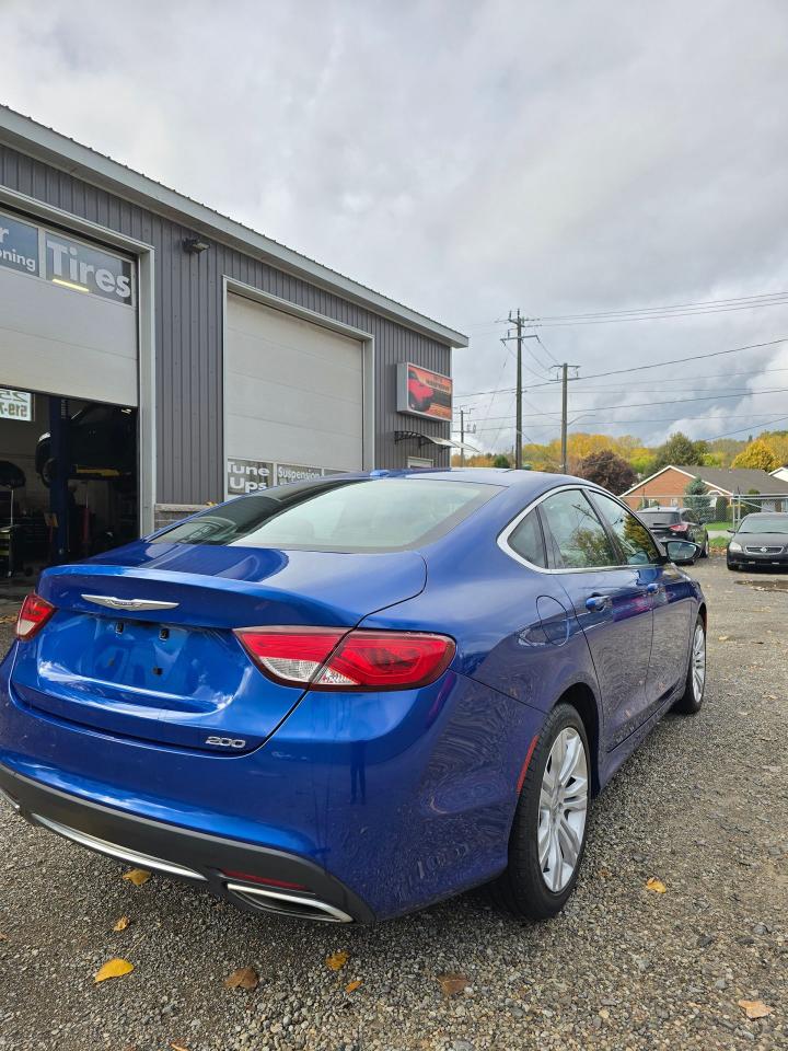2016 Chrysler 200 4dr Sdn Limited FWD - Photo #10