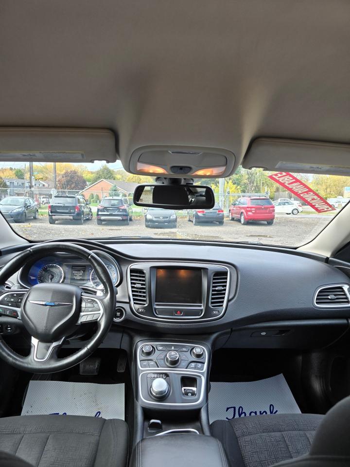 2016 Chrysler 200 4dr Sdn Limited FWD - Photo #11