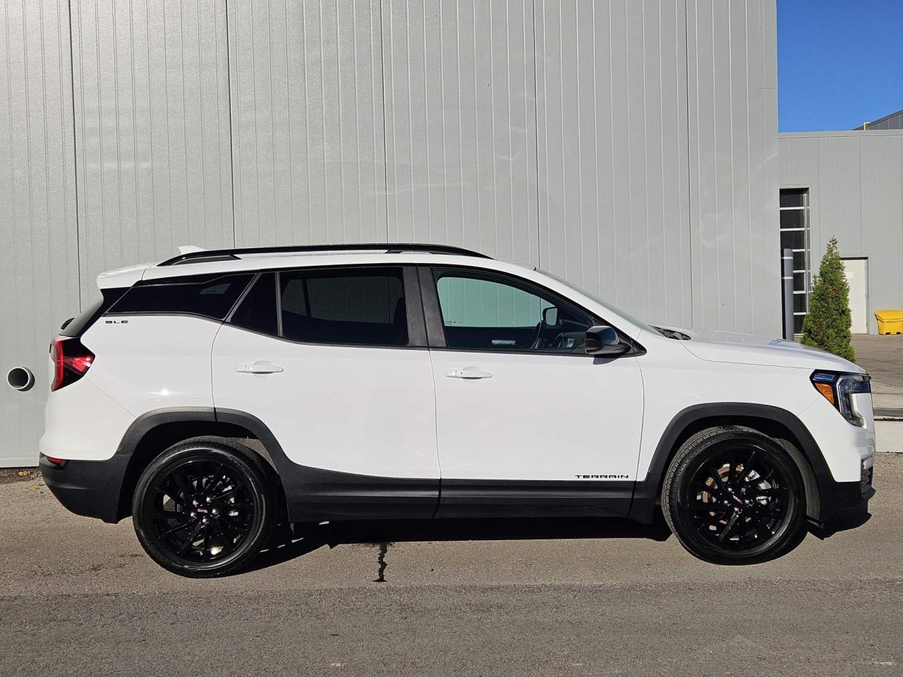 2024 GMC Terrain SLE One Owner | FWD | Elevation | 19" Wheels Photo4