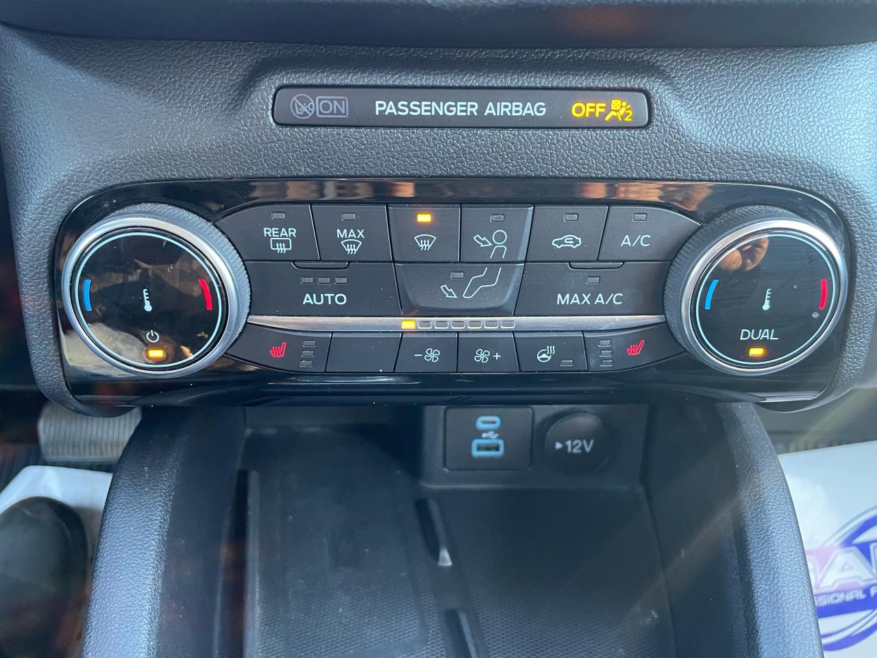 2022 Ford Escape SEL Photo5