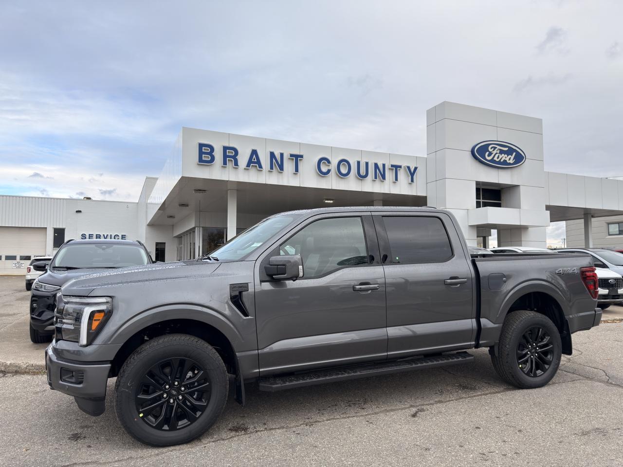 2025 Ford F-150 LARIAT | 5.0L V8 | MOONROOF | BLACK PACK | Photo