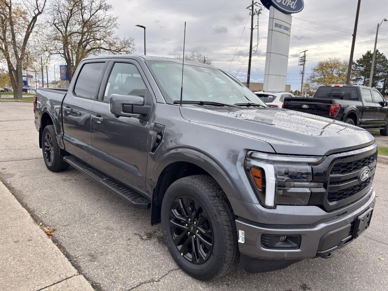 2025 Ford F-150 LARIAT | 5.0L V8 | MOONROOF | BLACK PACK | Photo
