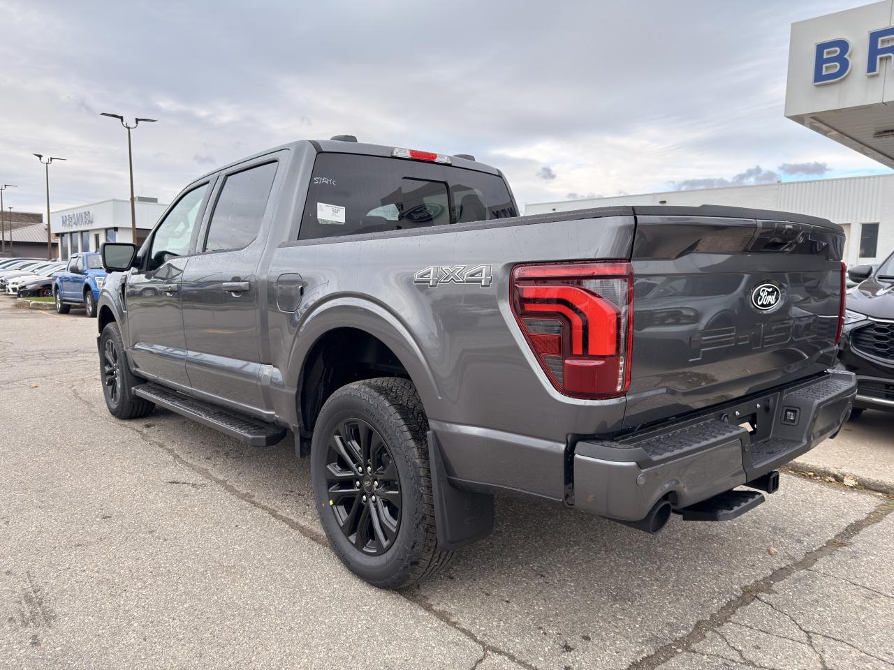 2025 Ford F-150 LARIAT | 5.0L V8 | MOONROOF | BLACK PACK | Photo2