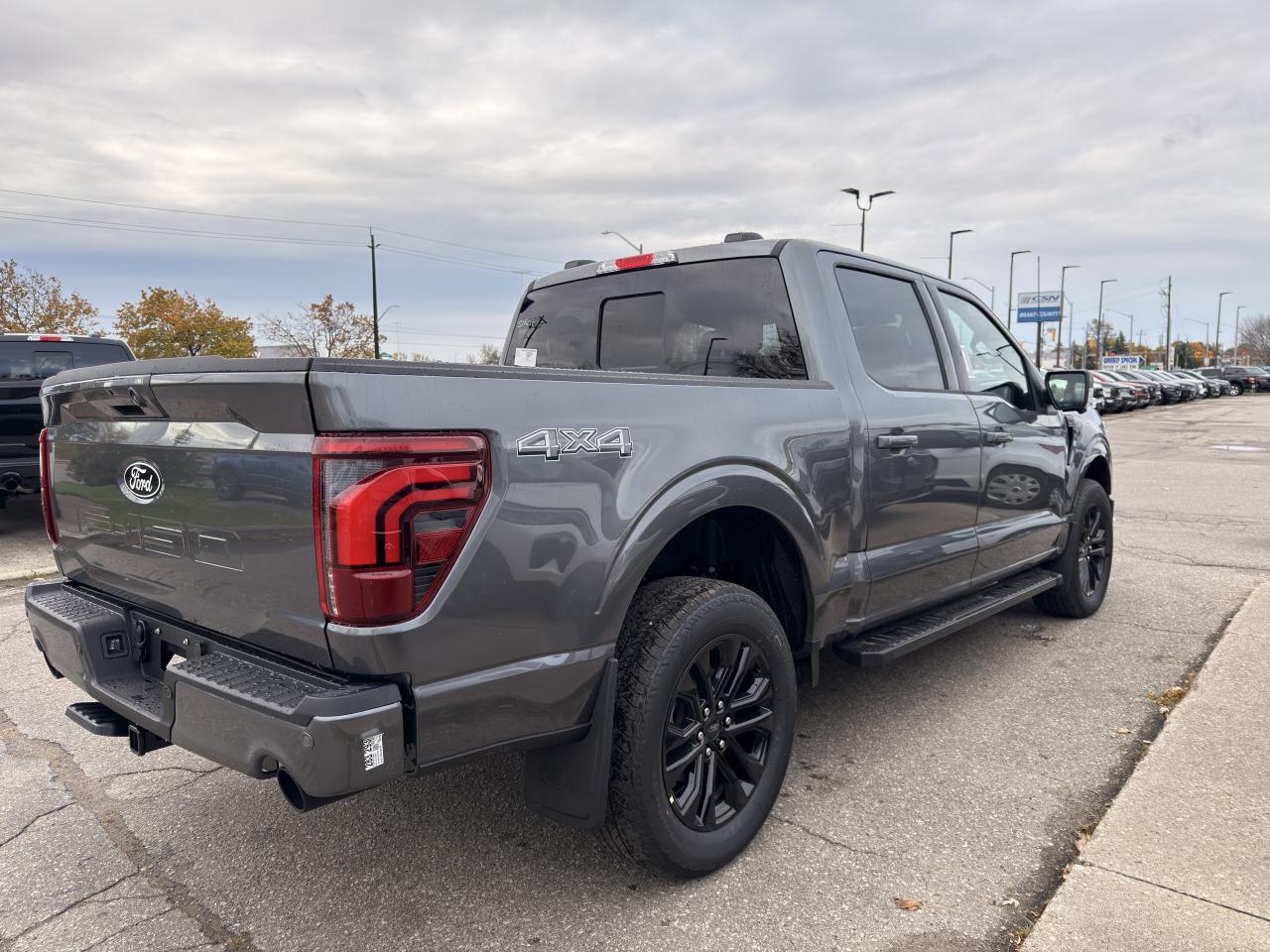 2025 Ford F-150 LARIAT | 5.0L V8 | MOONROOF | BLACK PACK | Photo