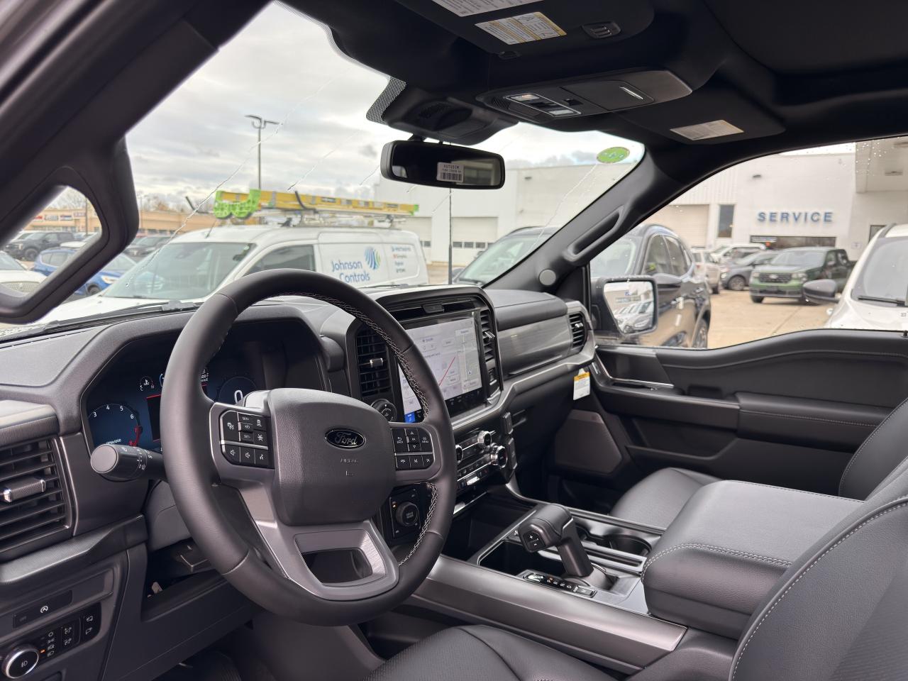 2025 Ford F-150 LARIAT | 5.0L V8 | MOONROOF | BLACK PACK | Photo