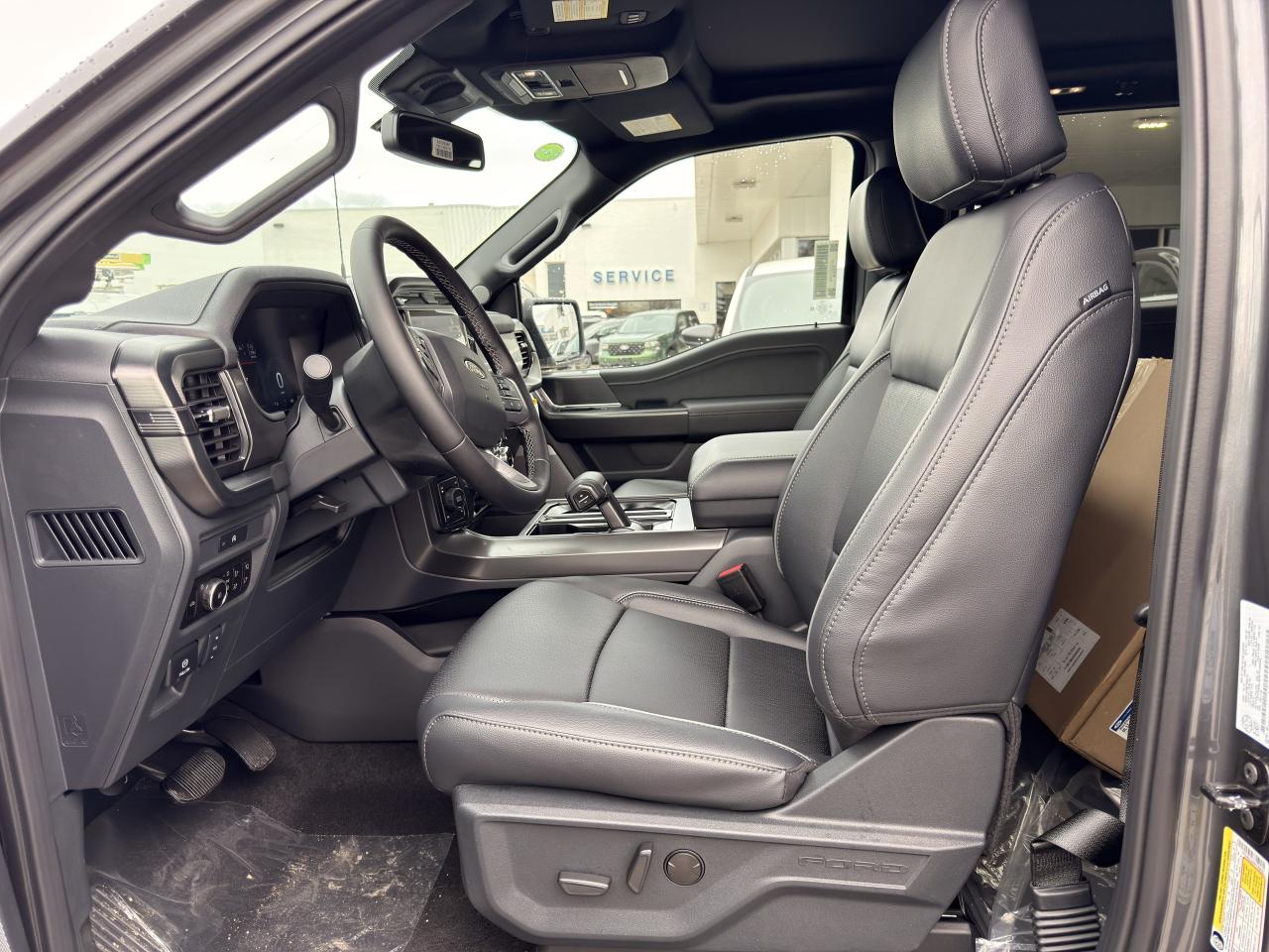 2025 Ford F-150 LARIAT | 5.0L V8 | MOONROOF | BLACK PACK | Photo