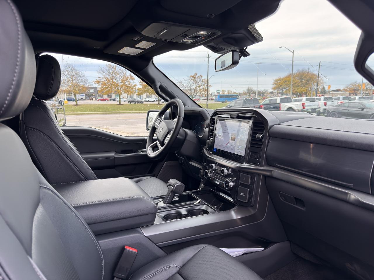 2025 Ford F-150 LARIAT | 5.0L V8 | MOONROOF | BLACK PACK | Photo