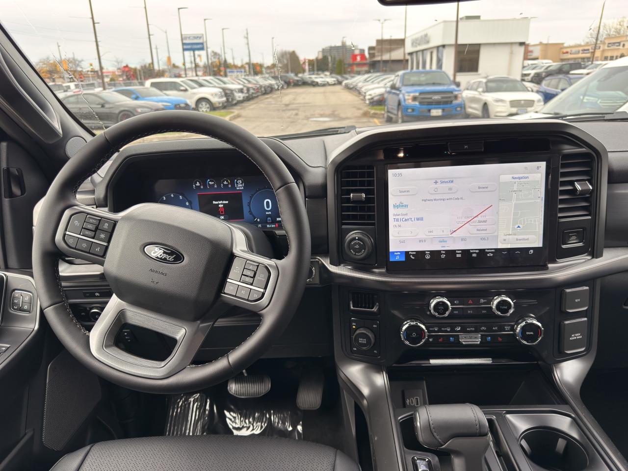 2025 Ford F-150 LARIAT | 5.0L V8 | MOONROOF | BLACK PACK | Photo