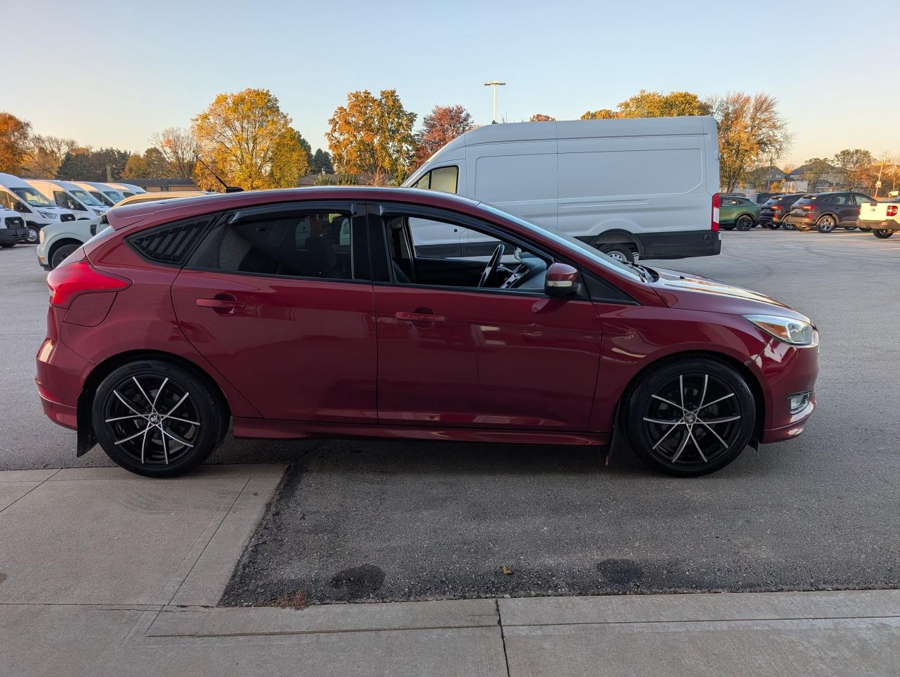 2016 Ford Focus SE Photo3