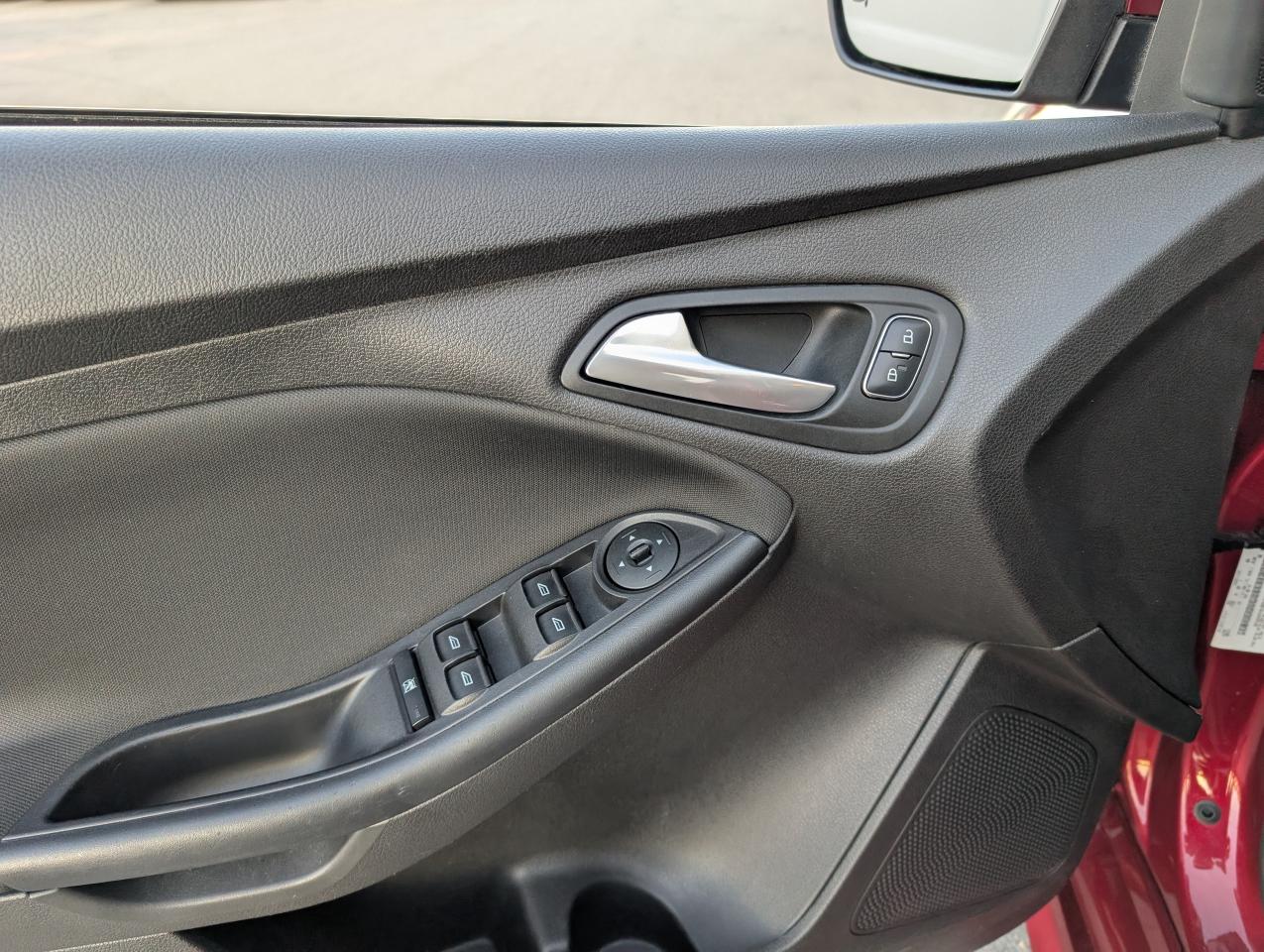 2016 Ford Focus SE Photo