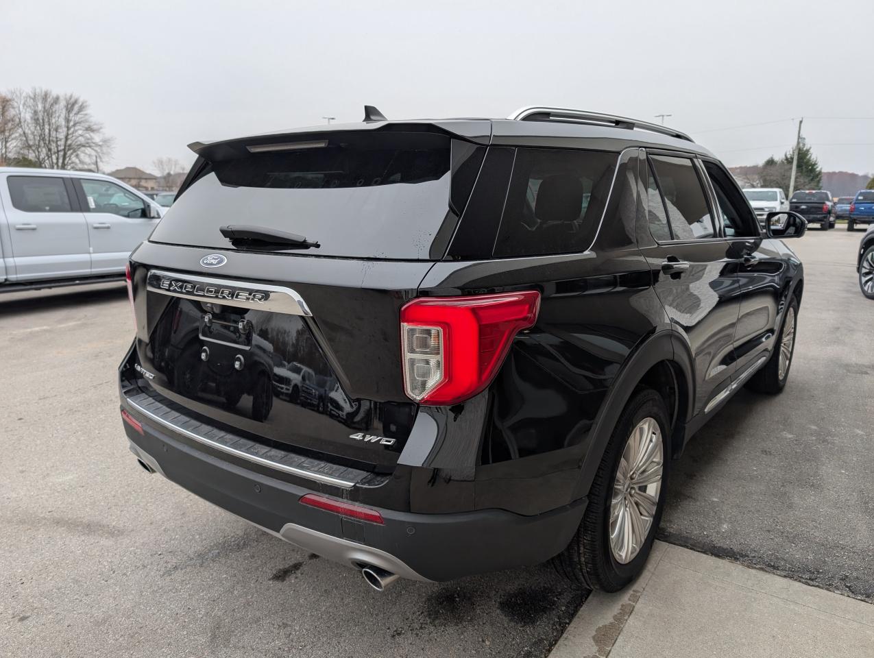 2022 Ford Explorer LIMITED Photo4