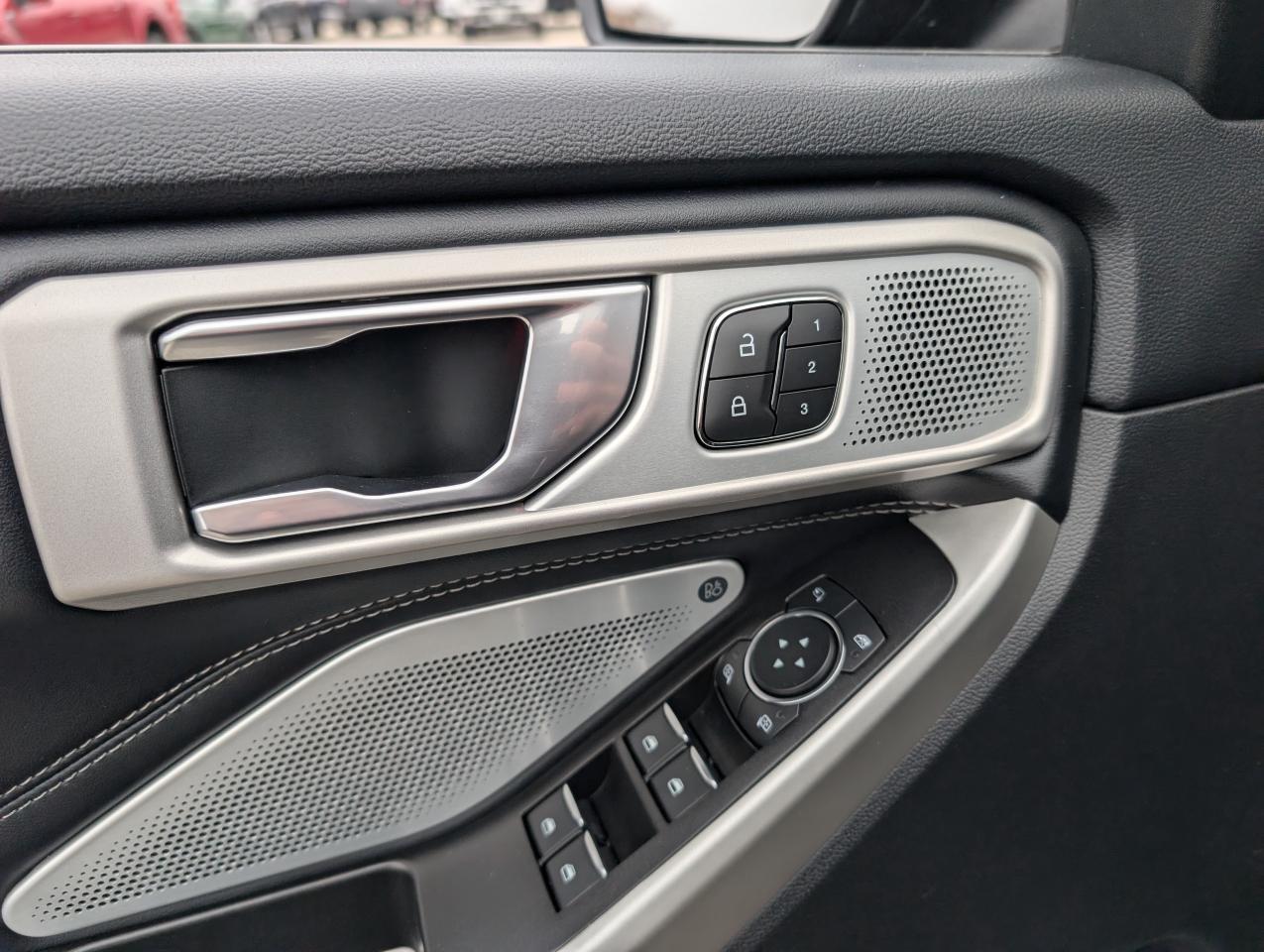 2022 Ford Explorer LIMITED Photo