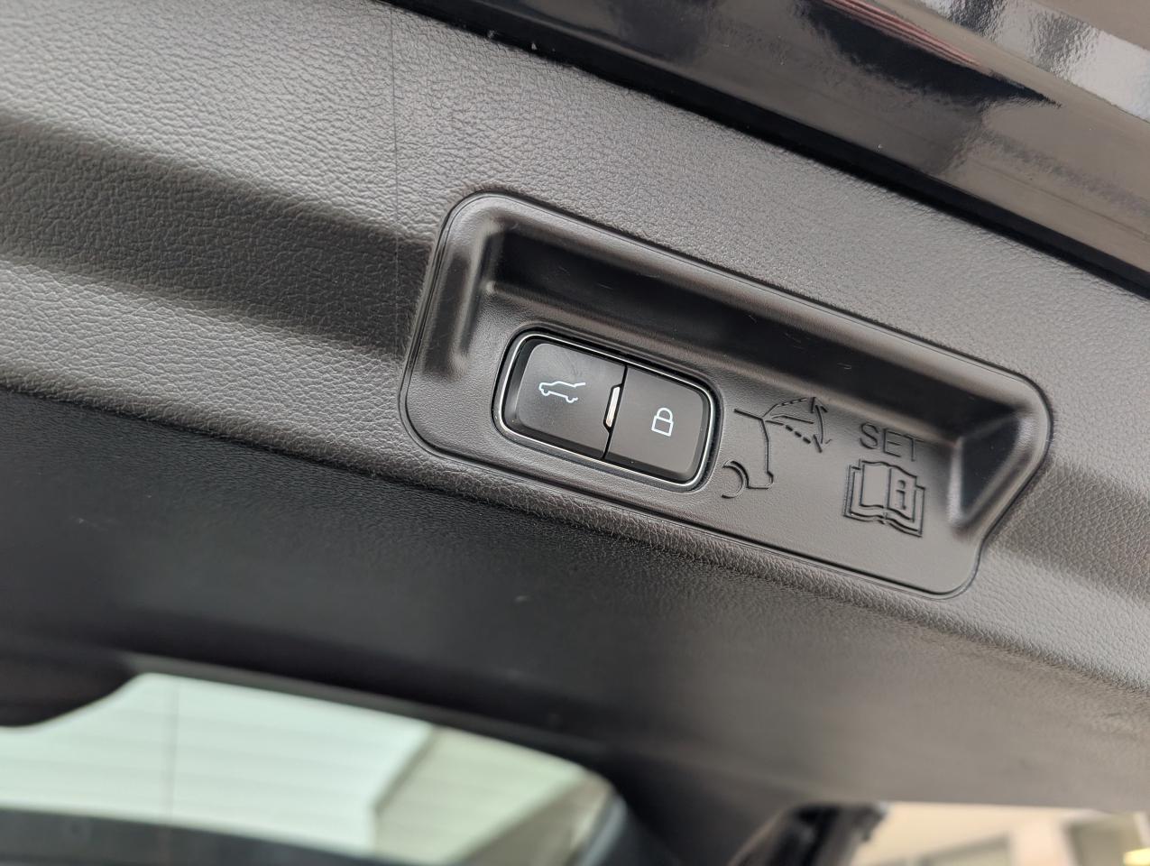 2022 Ford Explorer LIMITED Photo