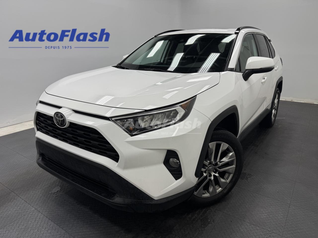 Used 2019 Toyota RAV4 XLE PREMIUM, CUIR, TOIT OUVRANT, VOLANT CHAUFFANTS for sale in Saint-Hubert, QC