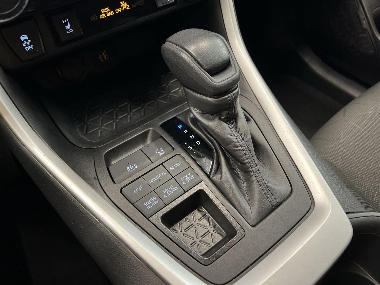 2023 Toyota RAV4 AWD | HEATED SEATS | CARPLAY | BLUETOOTH | A/C Photo