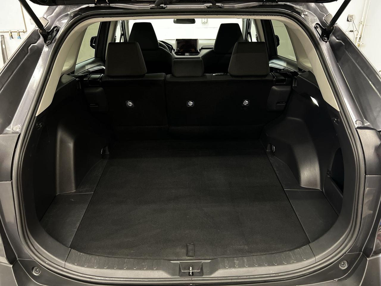 2023 Toyota RAV4 AWD | HEATED SEATS | CARPLAY | BLUETOOTH | A/C Photo