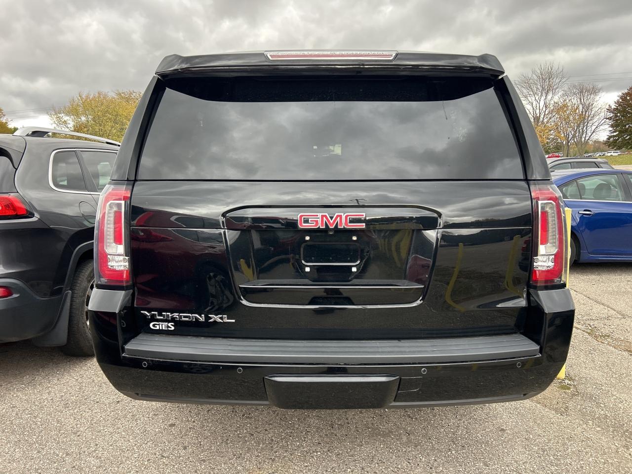 2016 GMC Yukon XL EXECUTIVE SEATING, REAR SOUND SYSTEM, REMOTE START - Photo #8