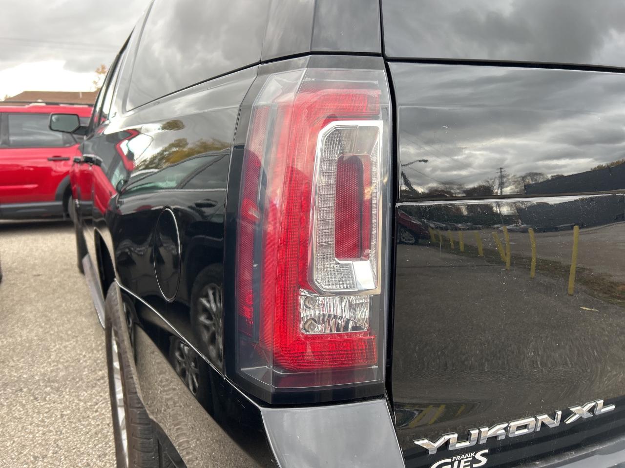 2016 GMC Yukon XL EXECUTIVE SEATING, REAR SOUND SYSTEM, REMOTE START - Photo #9