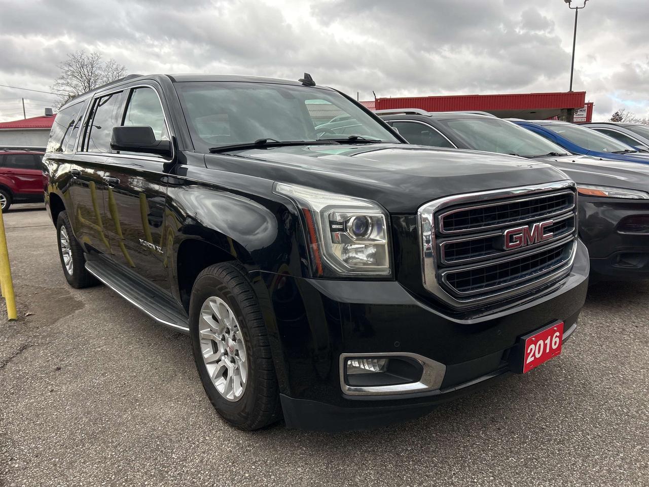 2016 GMC Yukon EXECUTIVE SEATING, REAR SOUND SYSTEM, REMOTE START - Photo #5