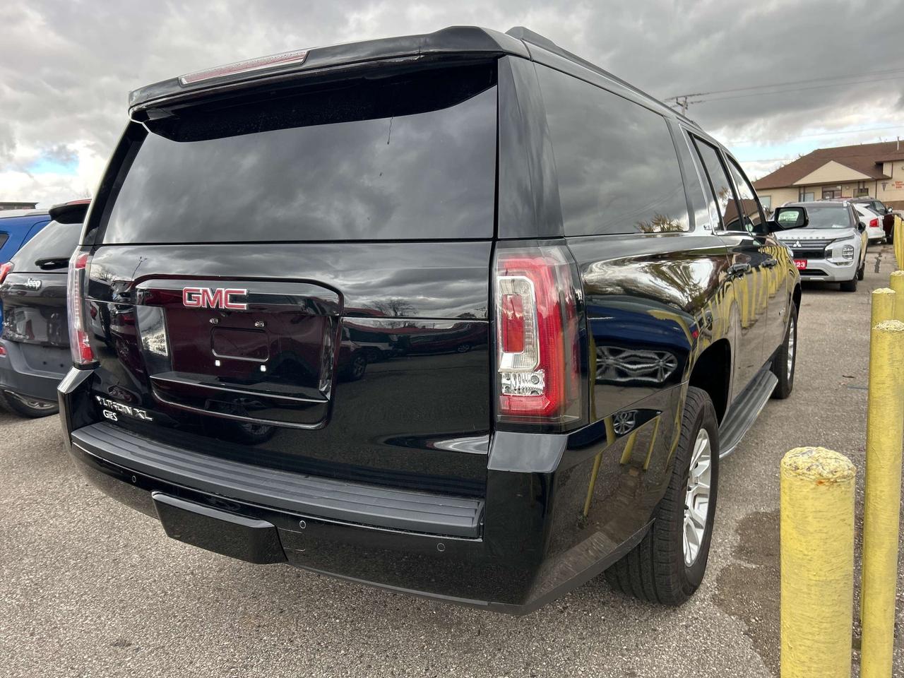 2016 GMC Yukon EXECUTIVE SEATING, REAR SOUND SYSTEM, REMOTE START - Photo #7
