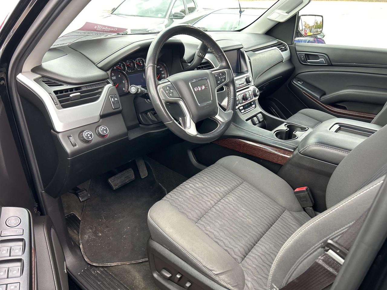 2016 GMC Yukon EXECUTIVE SEATING, REAR SOUND SYSTEM, REMOTE START - Photo #15