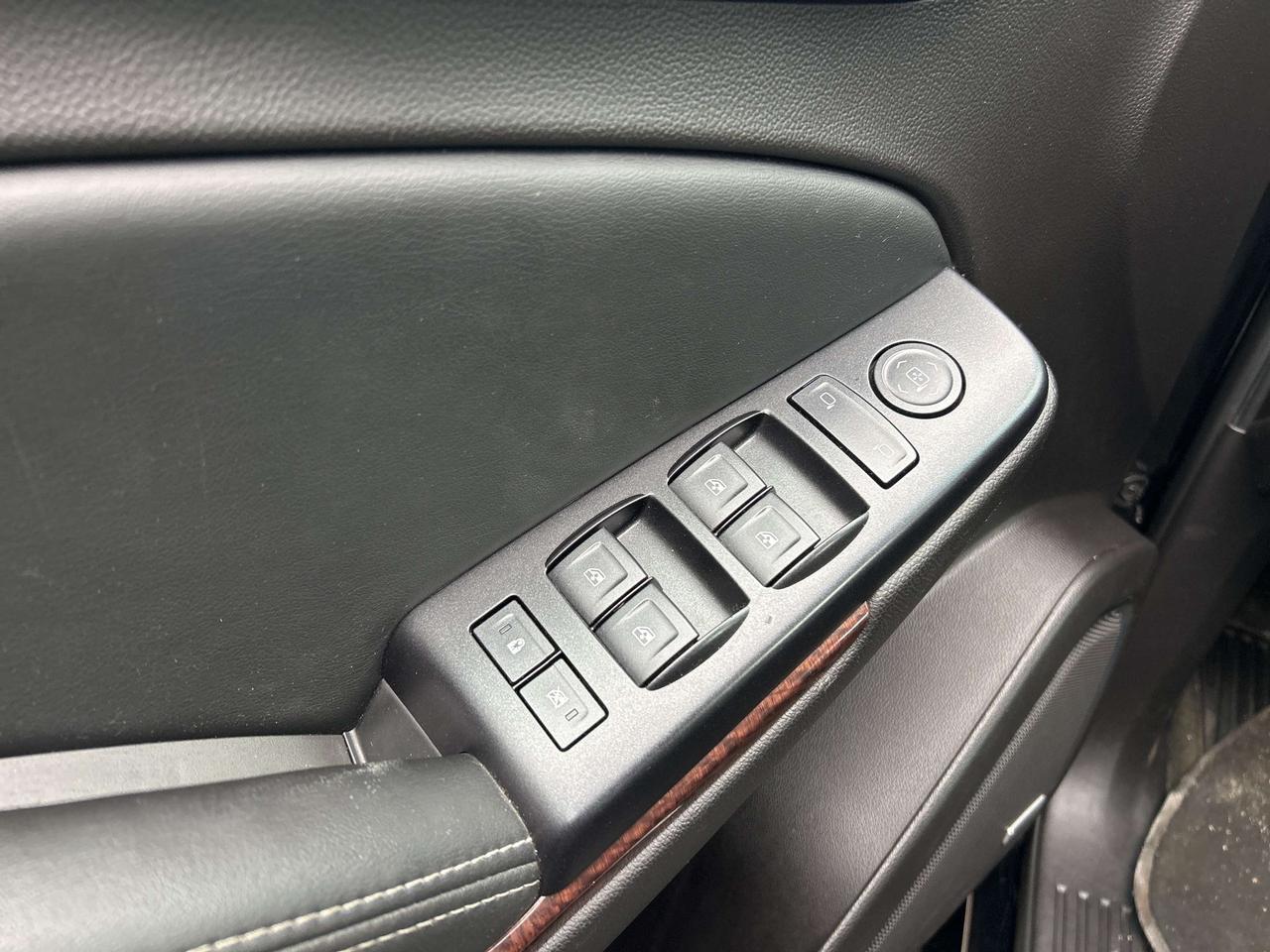 2016 GMC Yukon EXECUTIVE SEATING, REAR SOUND SYSTEM, REMOTE START - Photo #16