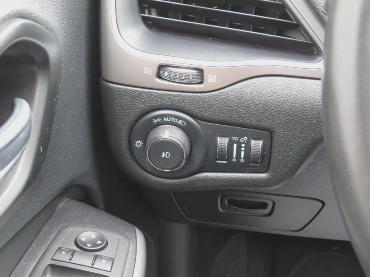 2022 Jeep Cherokee North (**CLEAN TITLE/NO ACCICENTS!!**SAFETY/CERTIFIED!!**4WD**ALLOY RIMS**REMOTE START**FOG LIGHTS**PUSH BUTTON START**POWER SEATS**DIGITAL TOUCHSCREEN**HEATED SEATS/STEERING WHEEL**REVERSE CAMERA**DRIVE MODES**AUX/USB**ELECTRIC PARKING BRAKE**CRUISE CONT Photo